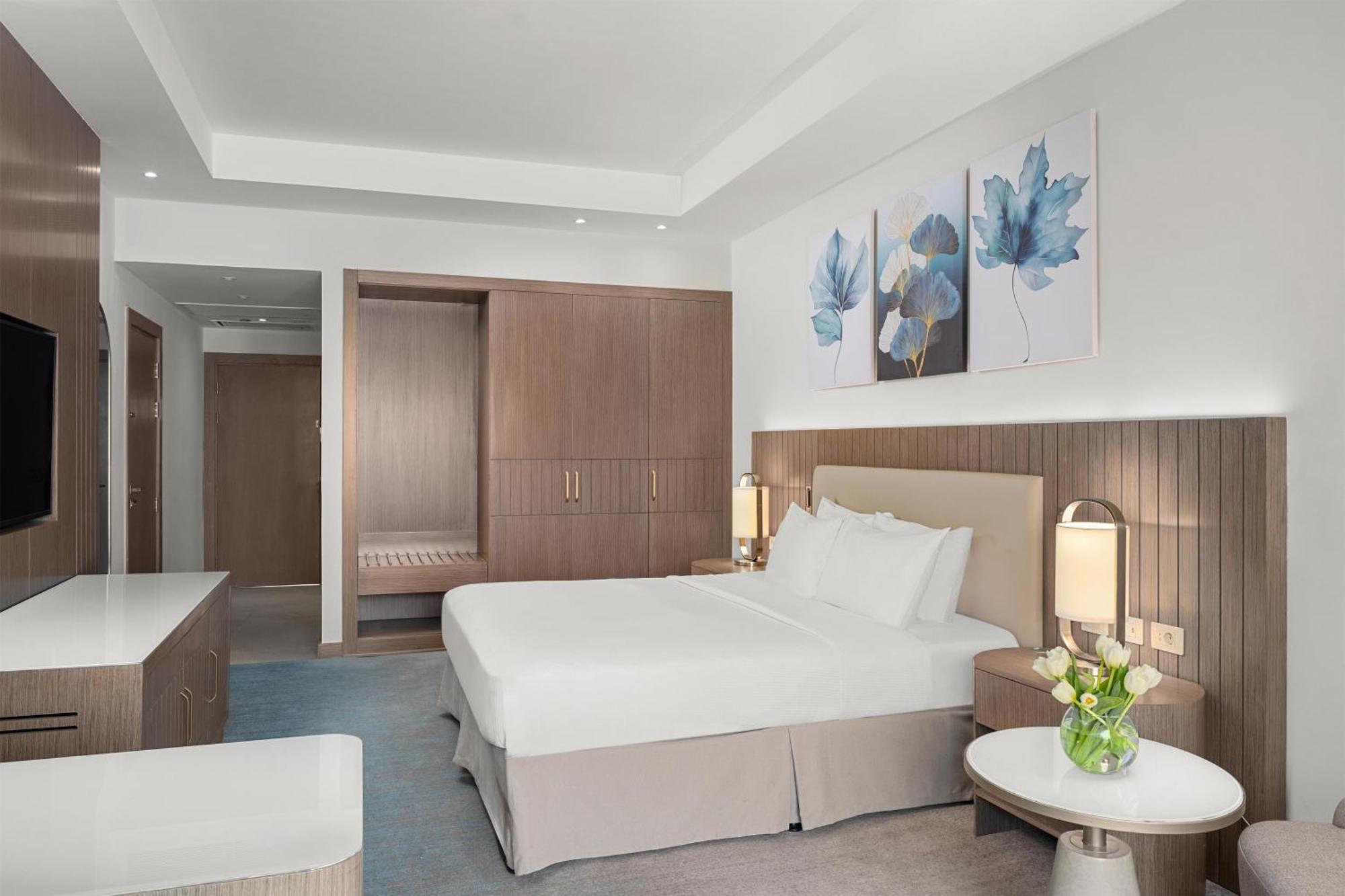 King Room Pool Floor,1739392665:JPEG